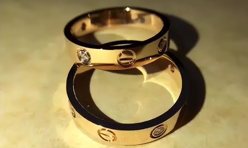 三金钻戒对戒都是男方买吗,对戒和钻戒是包含在三金里面的吗