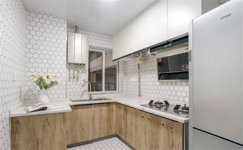 电热水器与燃气热水器哪个费用低,家庭用电热水器还是燃气热水器好