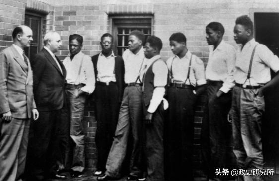 黑人留学生疯狂“*艳猎**”苏联女郎，遭苏联青年狂揍，引发黑人运动