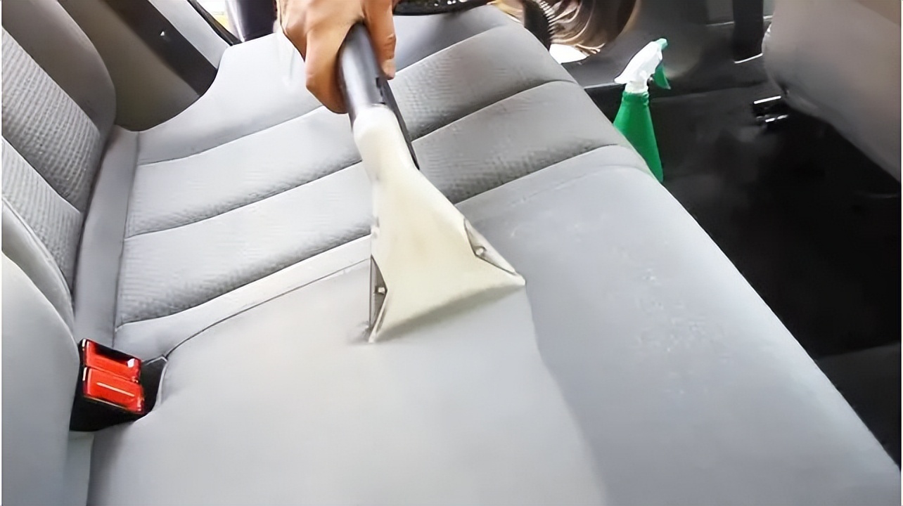 如何用泡沫清洗剂清洗汽车内饰,汽车内饰车顶清洗教学全过程