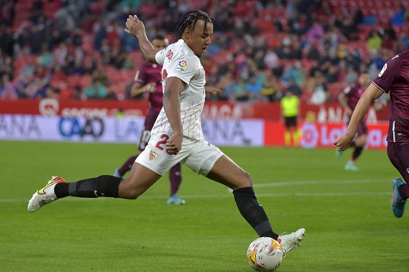 鏇艰仈韬环缂╂按杩囧崐,鏇艰仈涓婅禌瀛ｅ噣浜忔崯1.155浜块晳