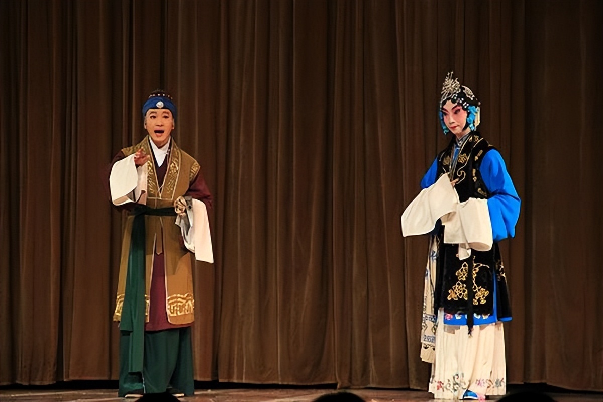 史丹妮：演奏中的旋律与音调，托腔保调琵琶的要点