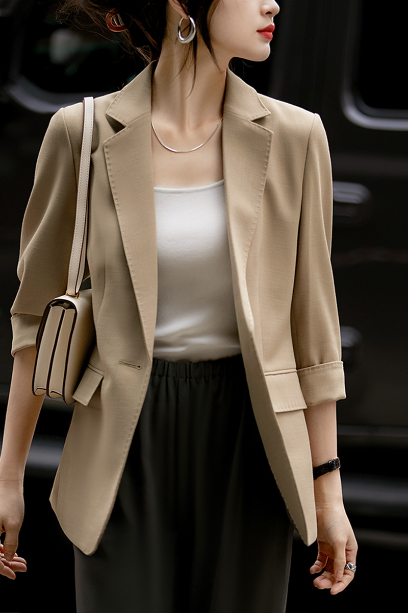 今年春天最流行的减龄穿搭,适合25岁到30岁的女装外套春季