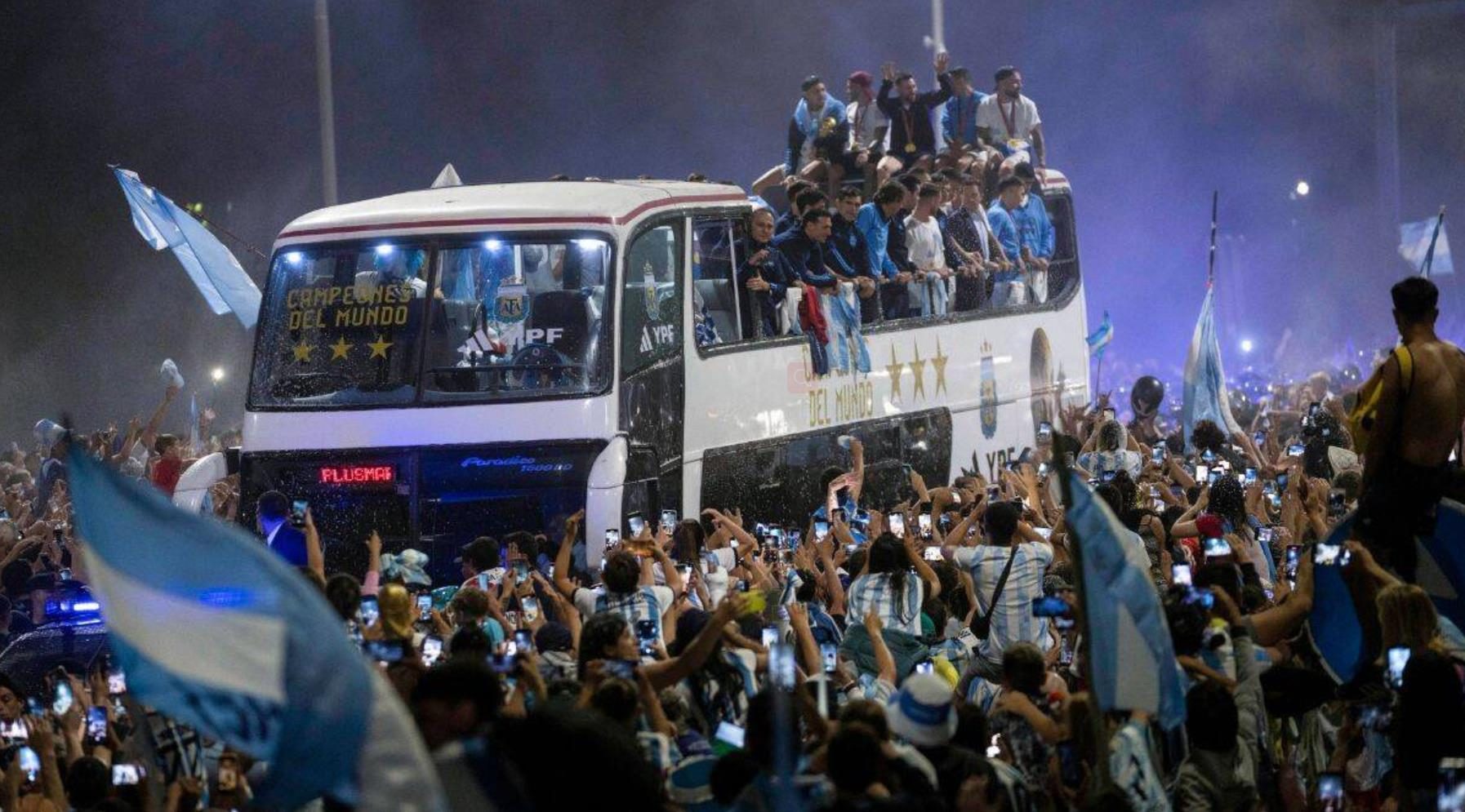 阿根廷国旗中间的人脸是什么,阿根廷的国旗为什么有太阳脸