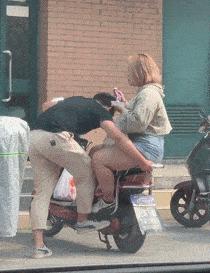 怎么安慰平胸的女孩,女朋友是个平胸怎么办