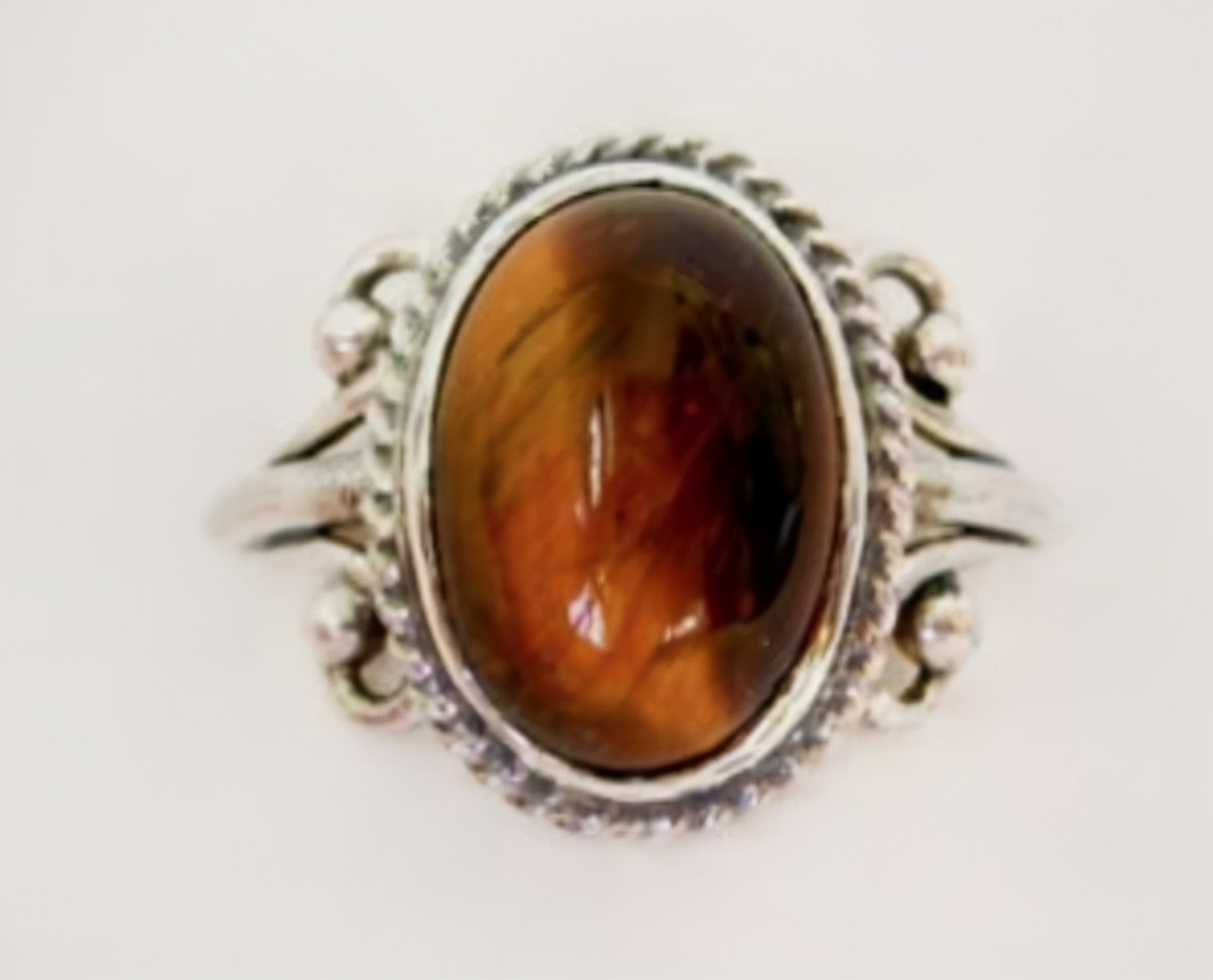 宝石也开始内卷了？做成珠宝or腕表，你Pick哪一个？