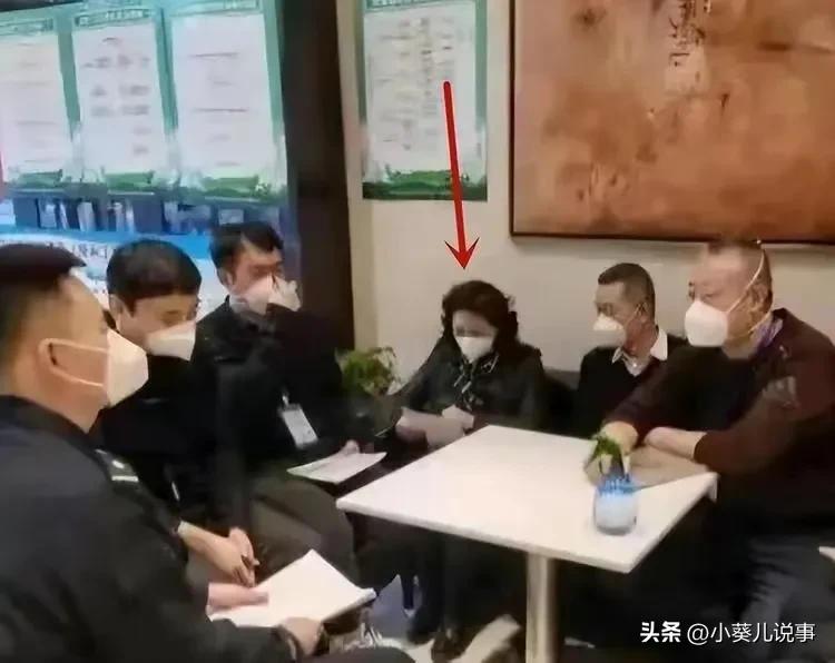 “耳钉姐”李少莉真相浮出水面，收入背景等被曝光