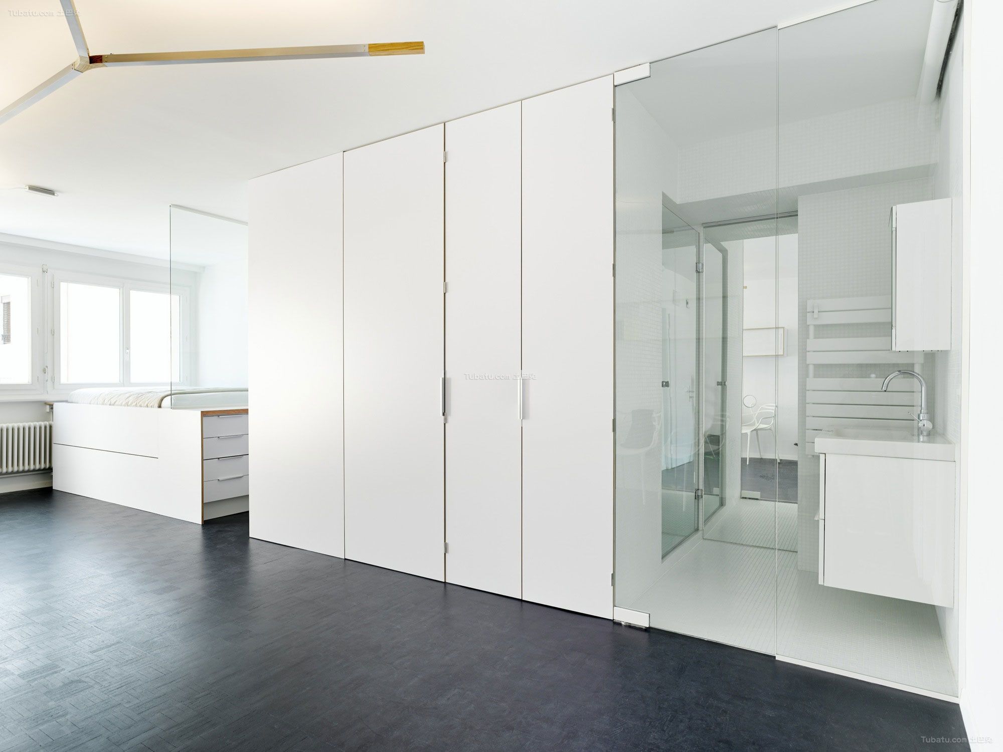 衣柜通顶门板易变形吗,衣柜门板变形