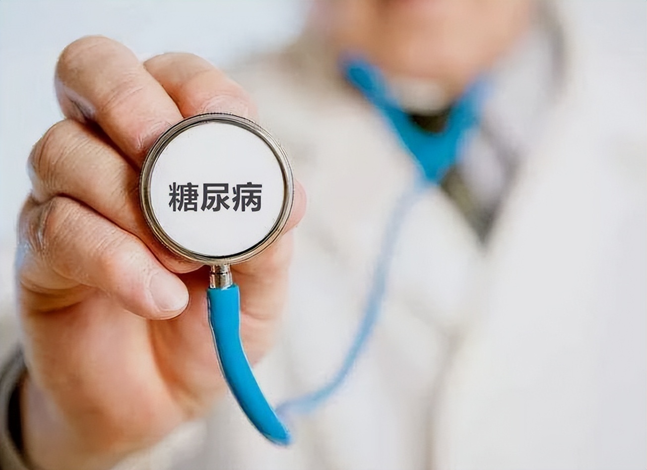 晚上睡觉嘴巴口干缺啥,晚上睡觉嘴巴总发干是真的缺水吗