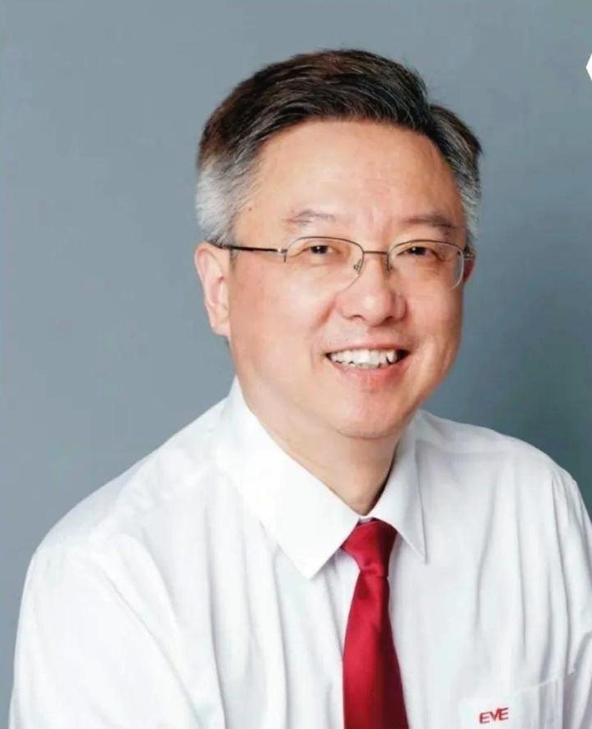 他是华南理工博士,却跑去创业,靠卖电池发家,现身家820亿