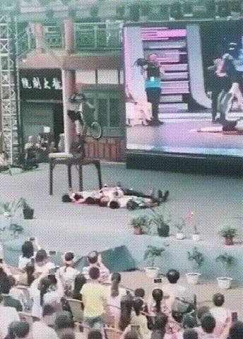 爆笑gif趣图超级搞笑图片精彩合集,雷军幽默搞笑动图gif