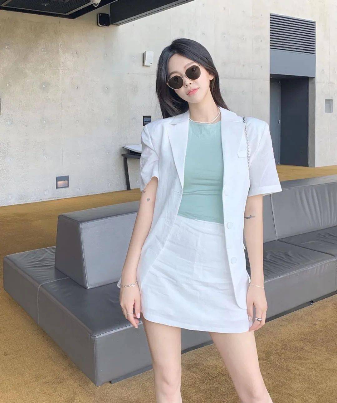 衬衫+半裙，这样穿显瘦显女人气息，上学工作约会一套解决了