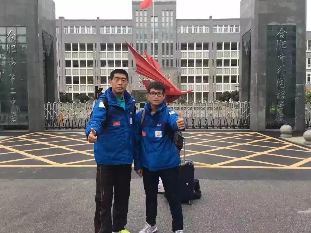 他被日本冠军称为英雄，21年却因跑马拉松遇难，2岁女儿替父领奖