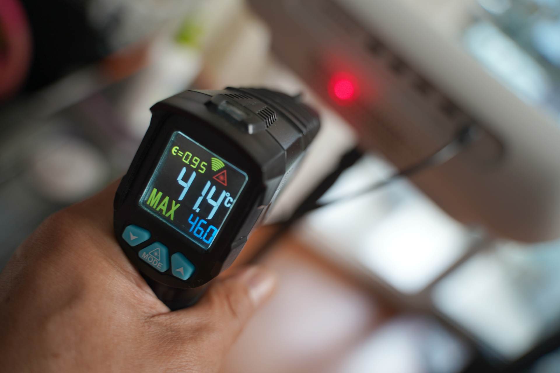 家里没空间怎么放投影仪,坚果智慧墙o1pro超短焦投影仪家用