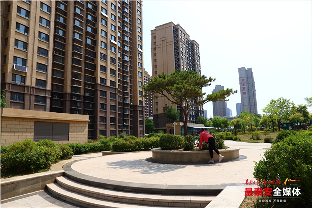 创城清理乱堆放杂物,创建文明城市私搭乱建拆除