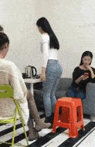 神回复：老鼠贴粘到的，吃了不会犯法吧？网友：自首，争取死缓