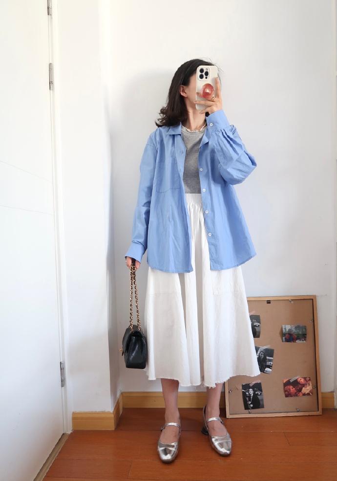 夏天穿蓝色一直很显白,夏天穿蓝色系穿搭