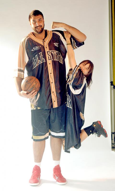 那个扇晕魔兽霍华德的印度巨人，原来这么牛