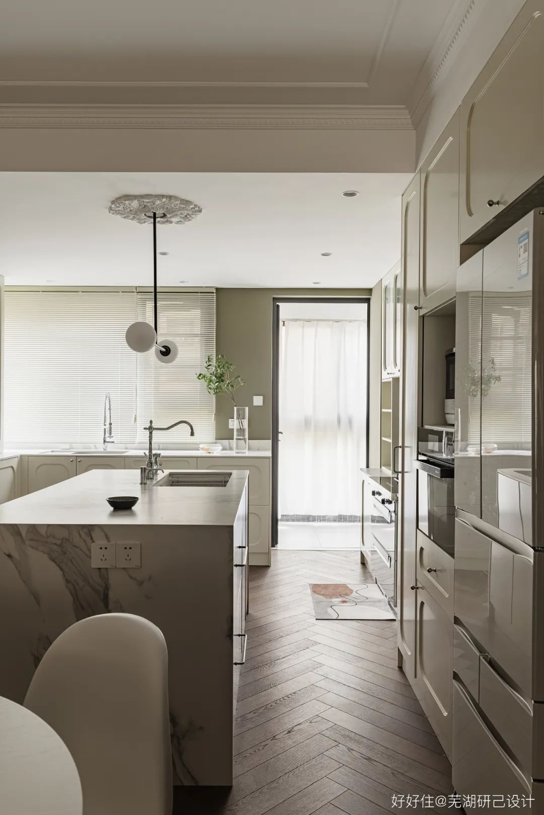 入户门正对次卧户型,长条户型进门对着次卧