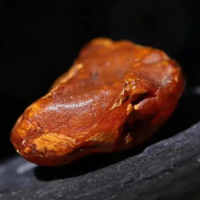 琥珀为什么出现冰裂纹,琥珀蜜蜡为什么会发光