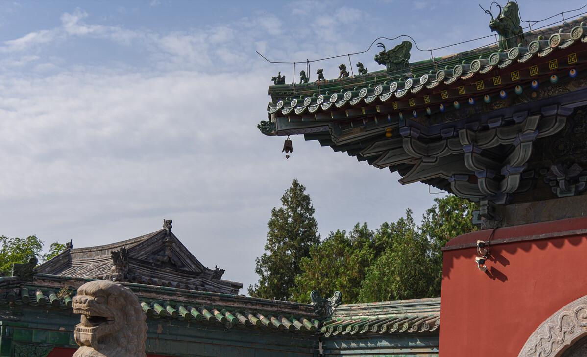 我国“不正经”观音，翘着二郎腿，却受到鲁迅、梁思成的“追捧”