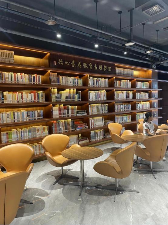 这不是国外，是西安外事学院！