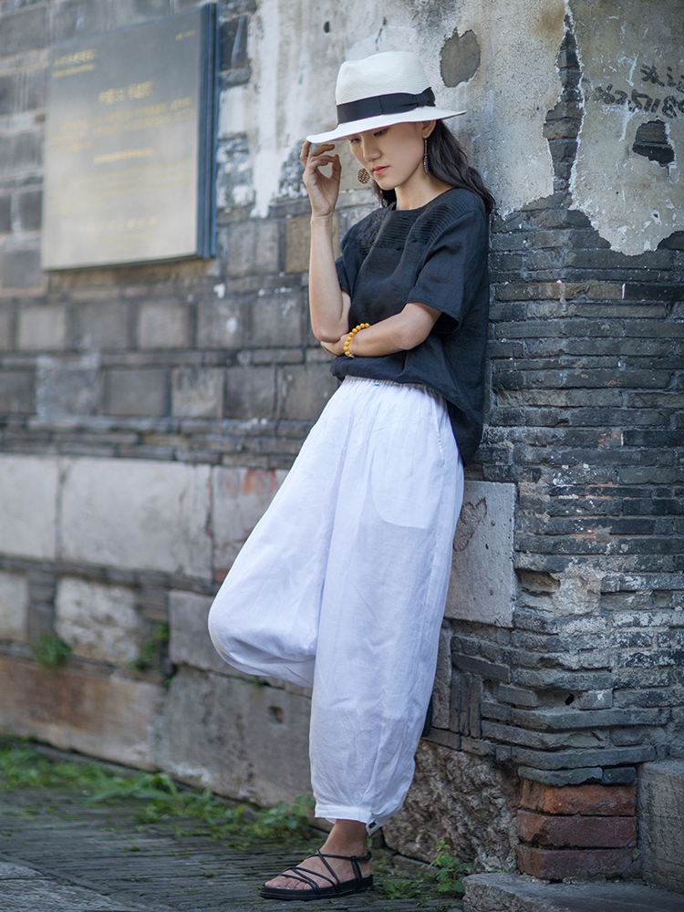 女人30岁穿什么裤子最显瘦又好看,40岁的女人秋冬穿什么裤子显年轻