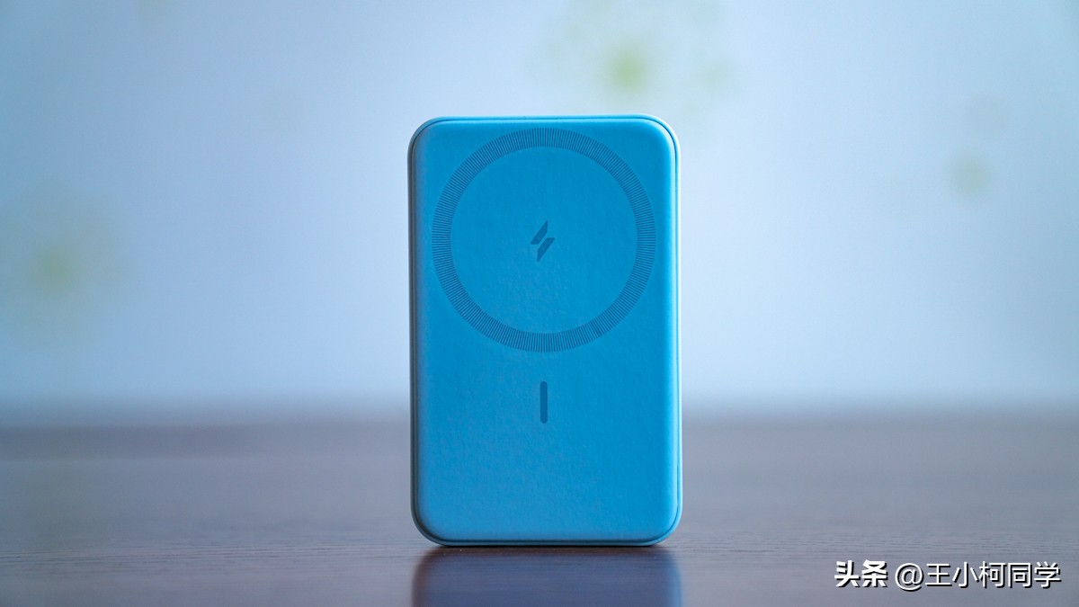 anker磁吸充电宝使用教程,anker磁吸充电宝一代与二代区别