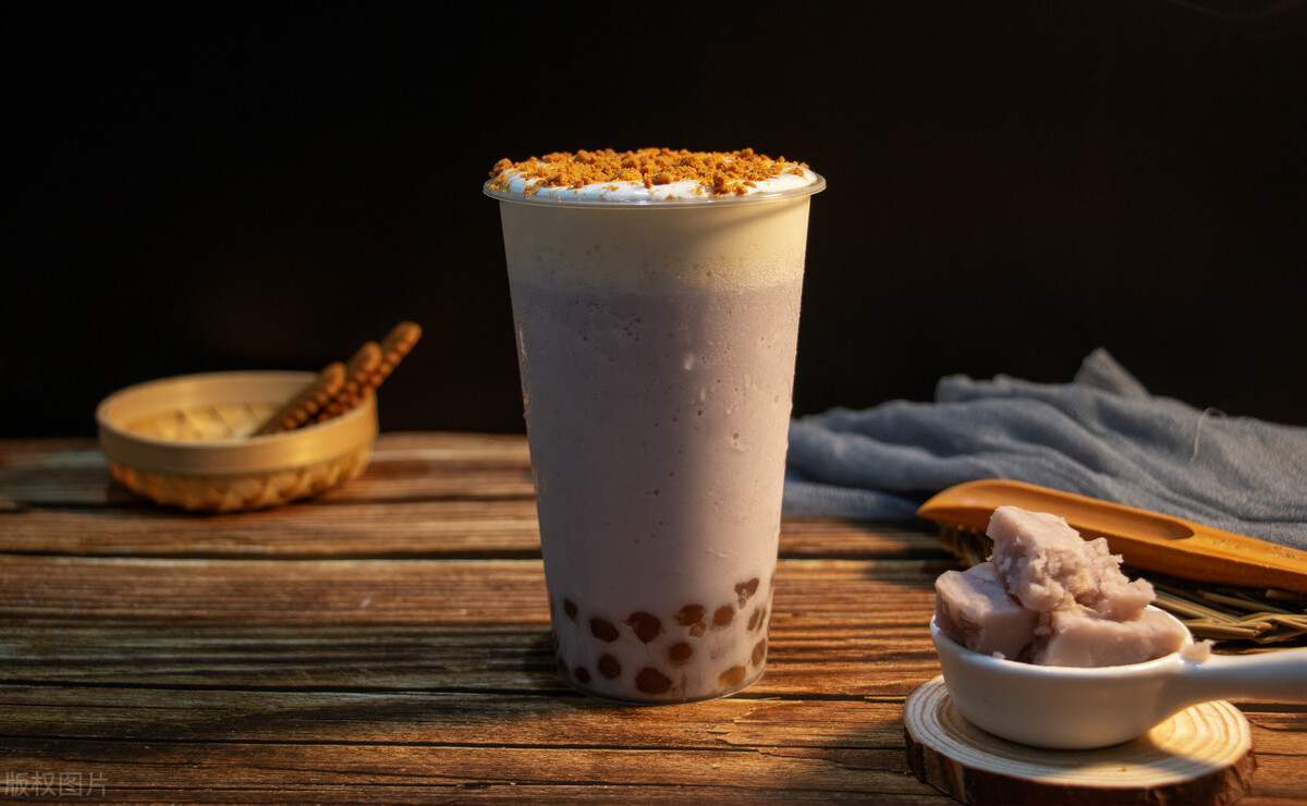 奶茶店用烂掉的水果做奶茶,奶茶店鲜榨果汁内幕