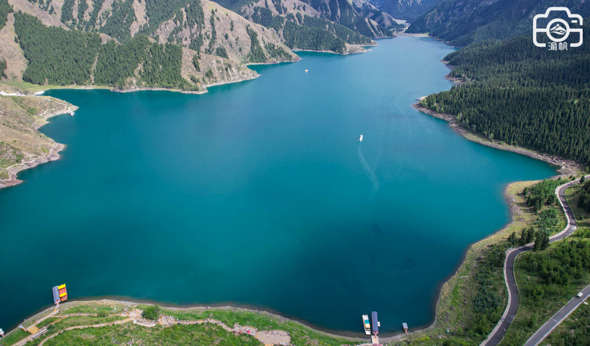 天山天池风景区里西王母瑶池,天山博格达峰下的天池介绍