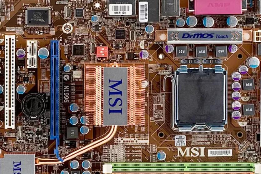 现在主流电脑主板,18年的主板