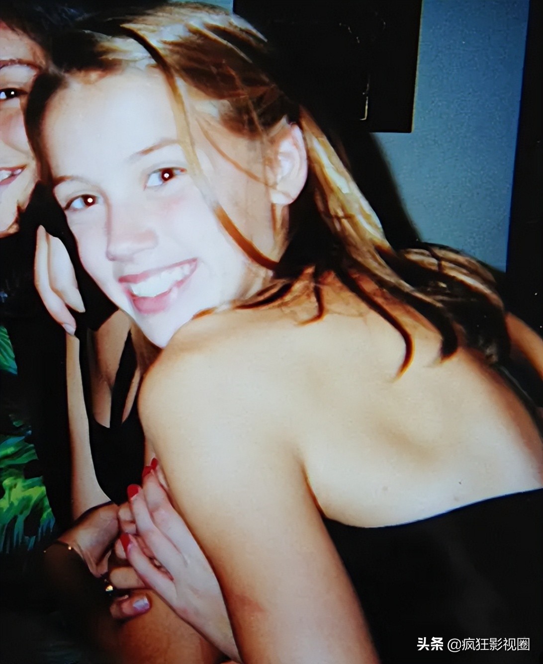 好莱坞不敢封杀，世界首富保驾护航，美国“女海王”要锤爆船长了