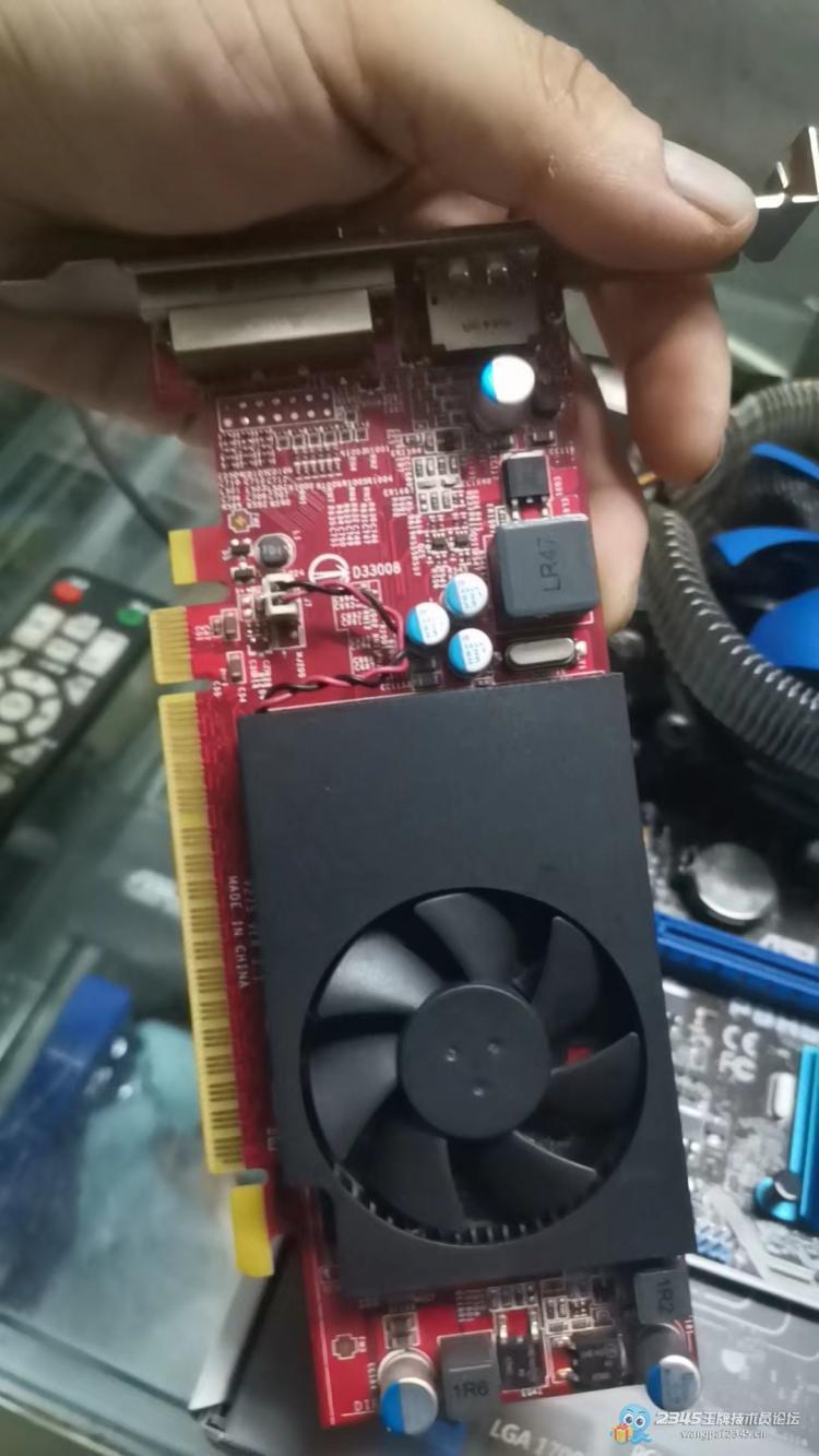 显示器黑屏几分钟又好了,显示器黑屏马上又好了