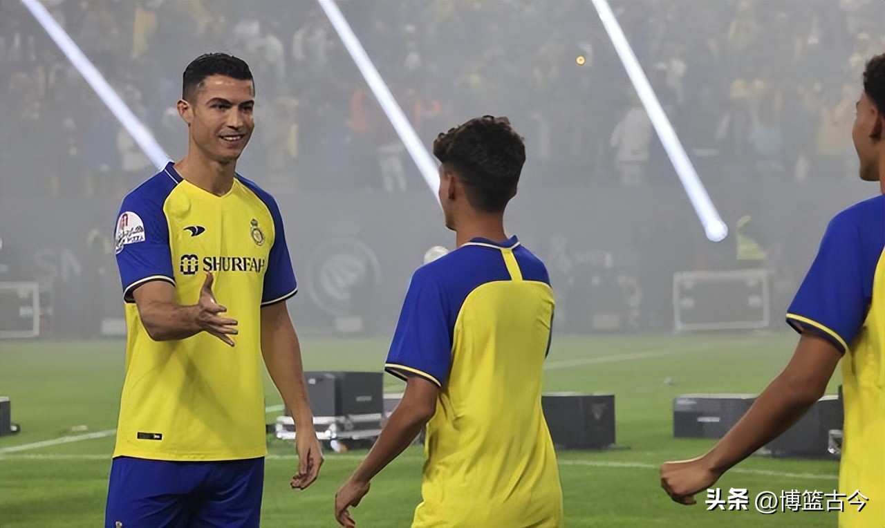 为什么有这么多人喜欢看nba,中国球迷为啥还会去看中超比赛