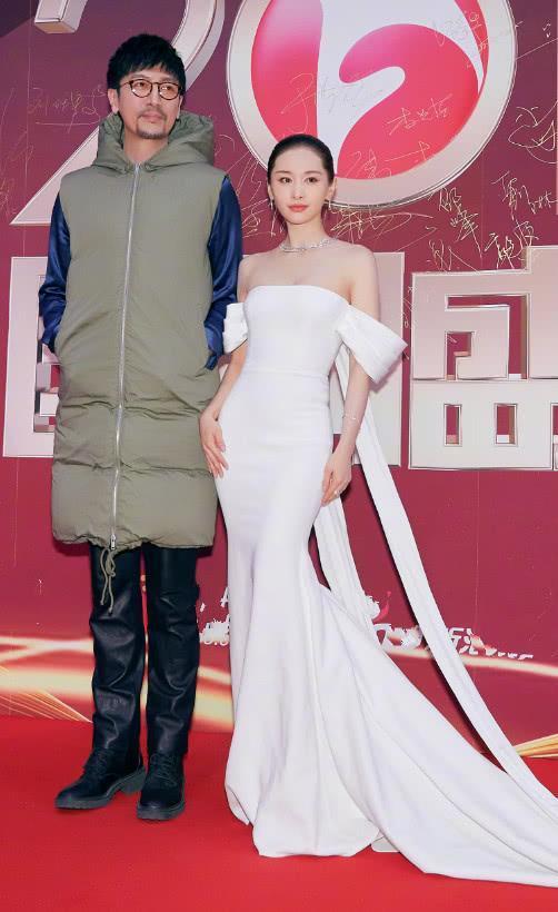 明星红毯假摔事件,明星红毯假摔倒抢镜