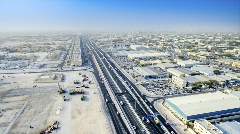 卡塔尔一共花了多少亿,卡塔尔特别有钱吗