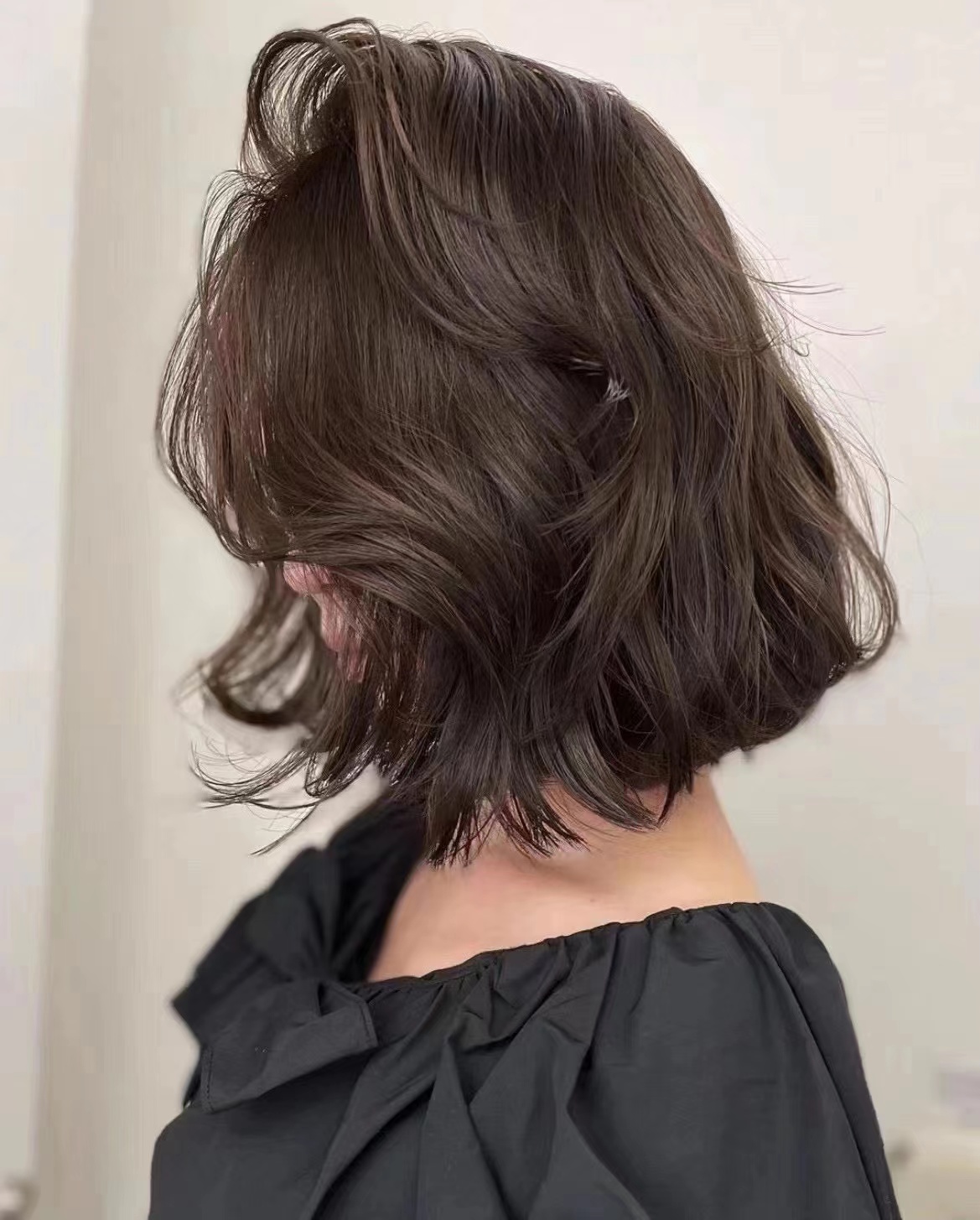 秋冬烫染发型中短发,秋冬披肩发造型短发