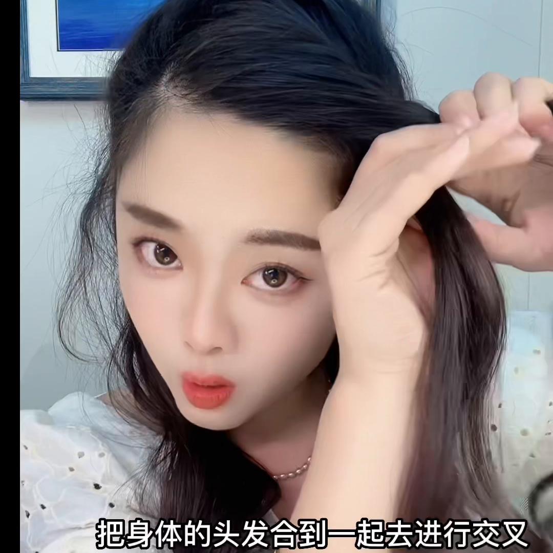 简单好看的编发教程可以自己编的,简单好看的编发教程超短发