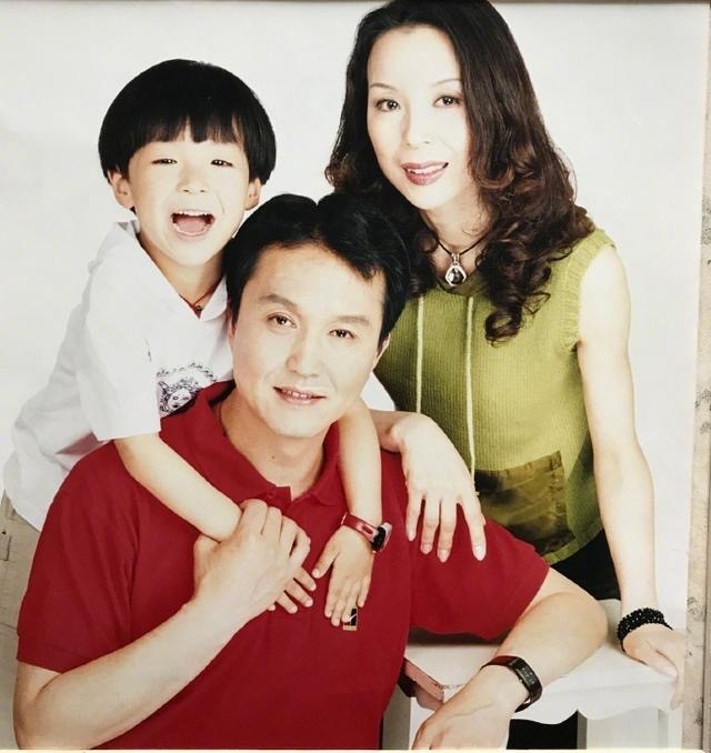 吴刚和妻子感情有多好,吴刚和老婆恩爱