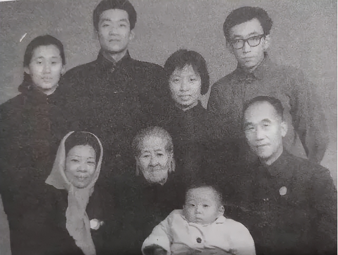 侯震的侯家长子长孙有争议吗,侯震为什么是侯耀文的长子长孙