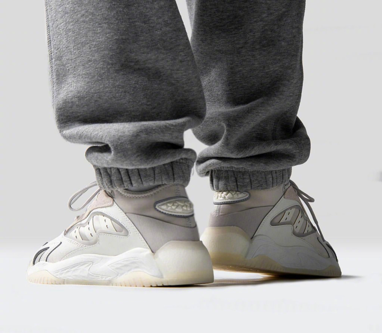 阿迪达斯米切尔3代篮球鞋黑紫,阿迪达斯为米切尔设计的球鞋