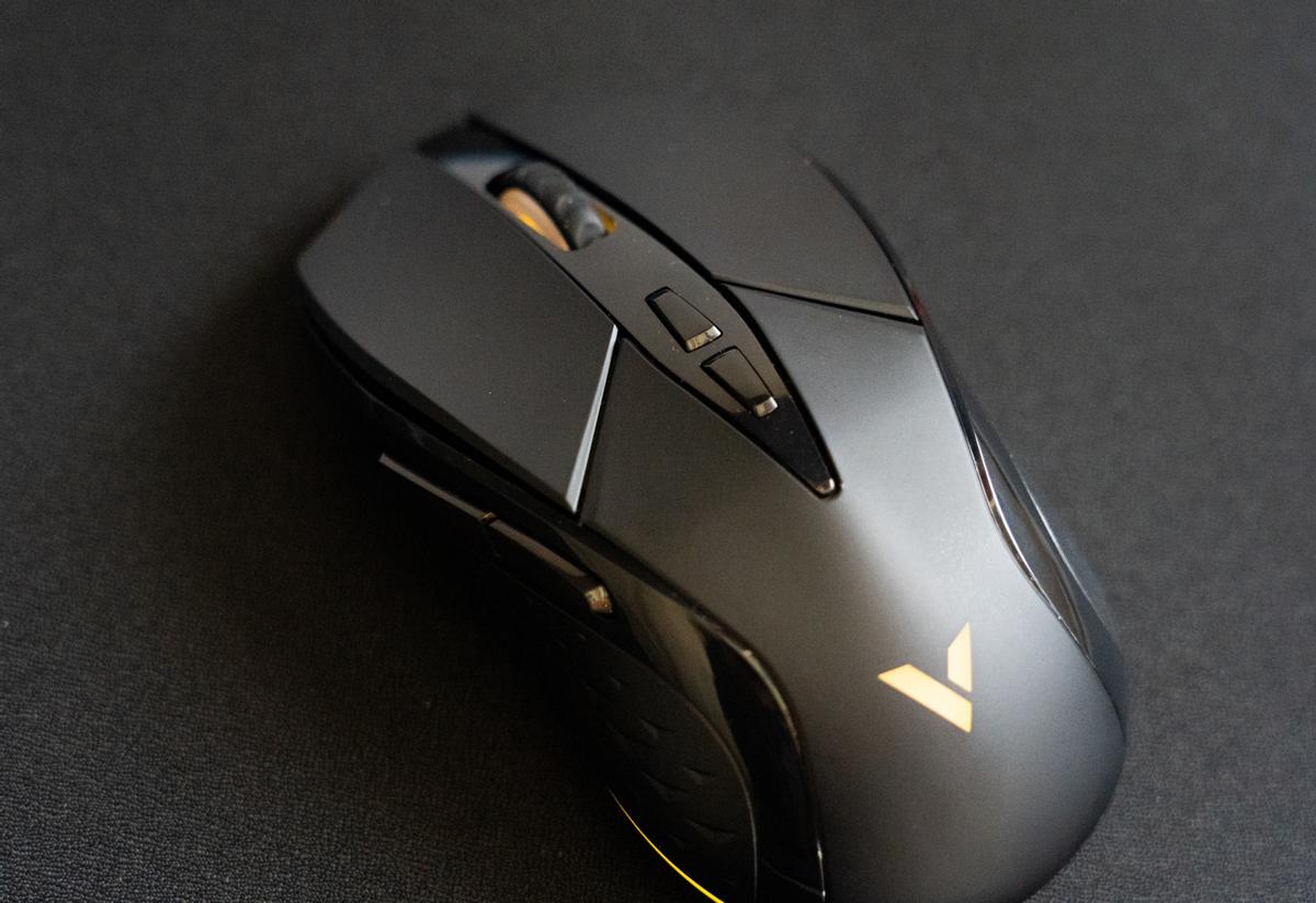 雷柏v30对称式鼠标使用体验,雷柏v30幻彩rgb游戏鼠标详解