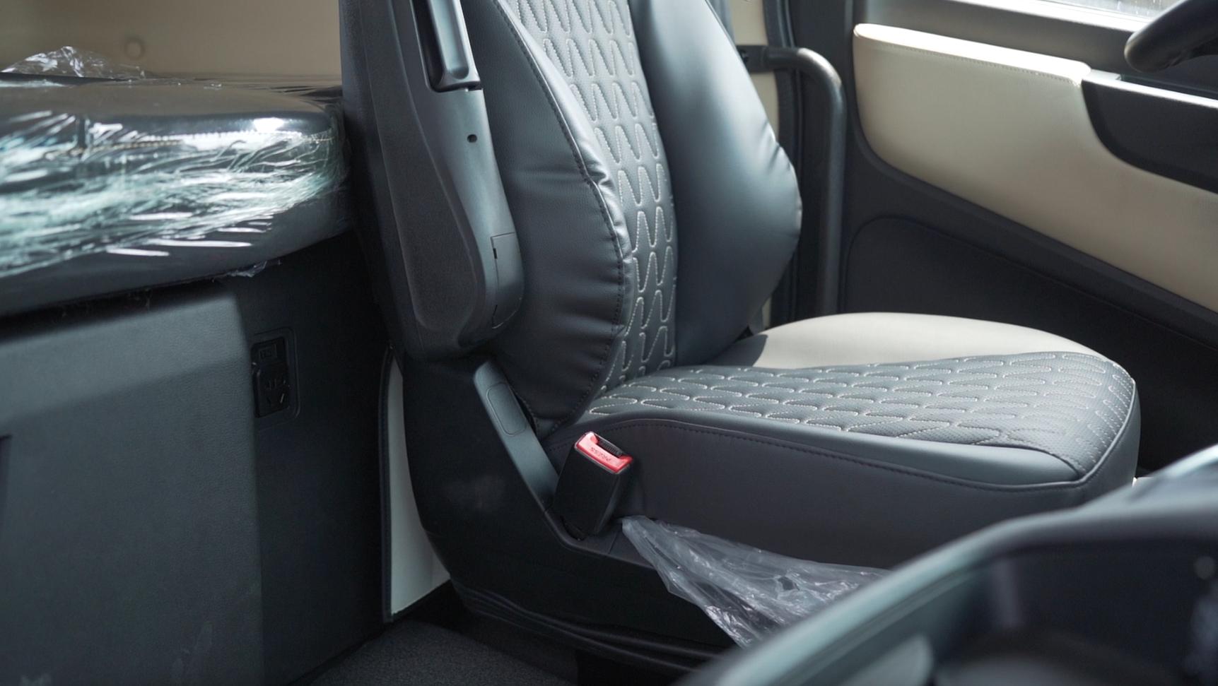 国产重卡最豪华驾驶室,国产高端重卡标配