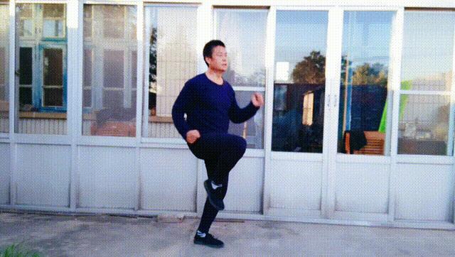 原地跑步的正确方法——简单并非空洞，而是让居家健身更高效