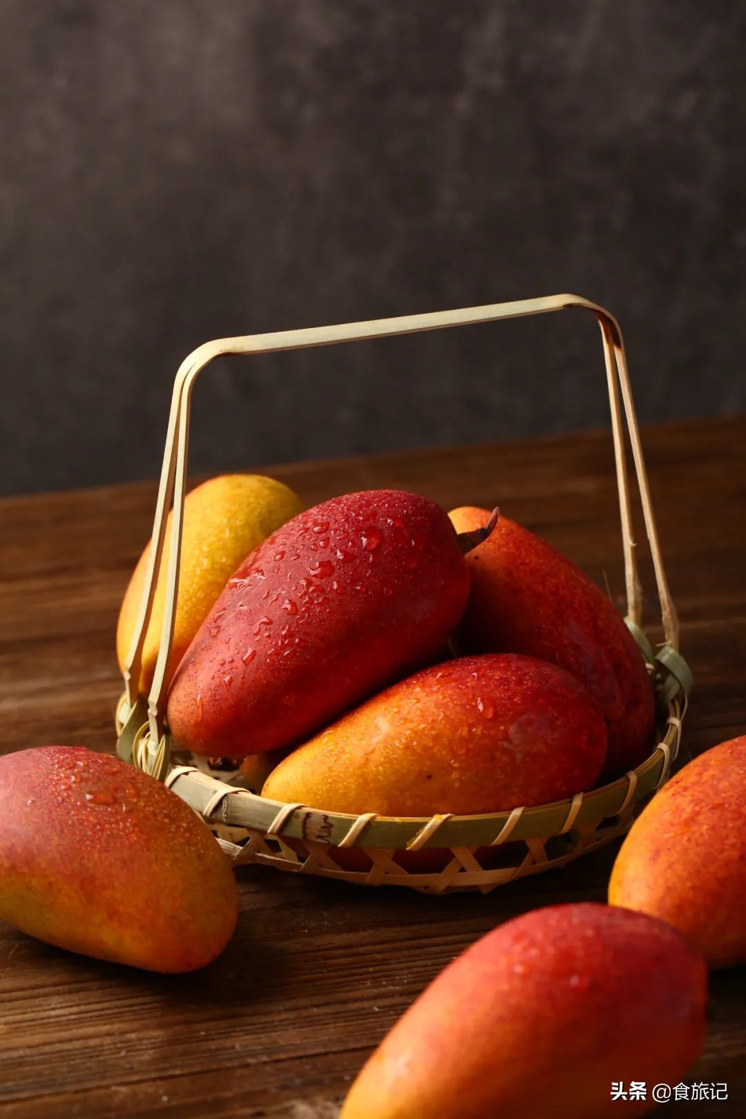 海南贵妃芒树上自然熟,海南三亚树上熟得贵妃芒