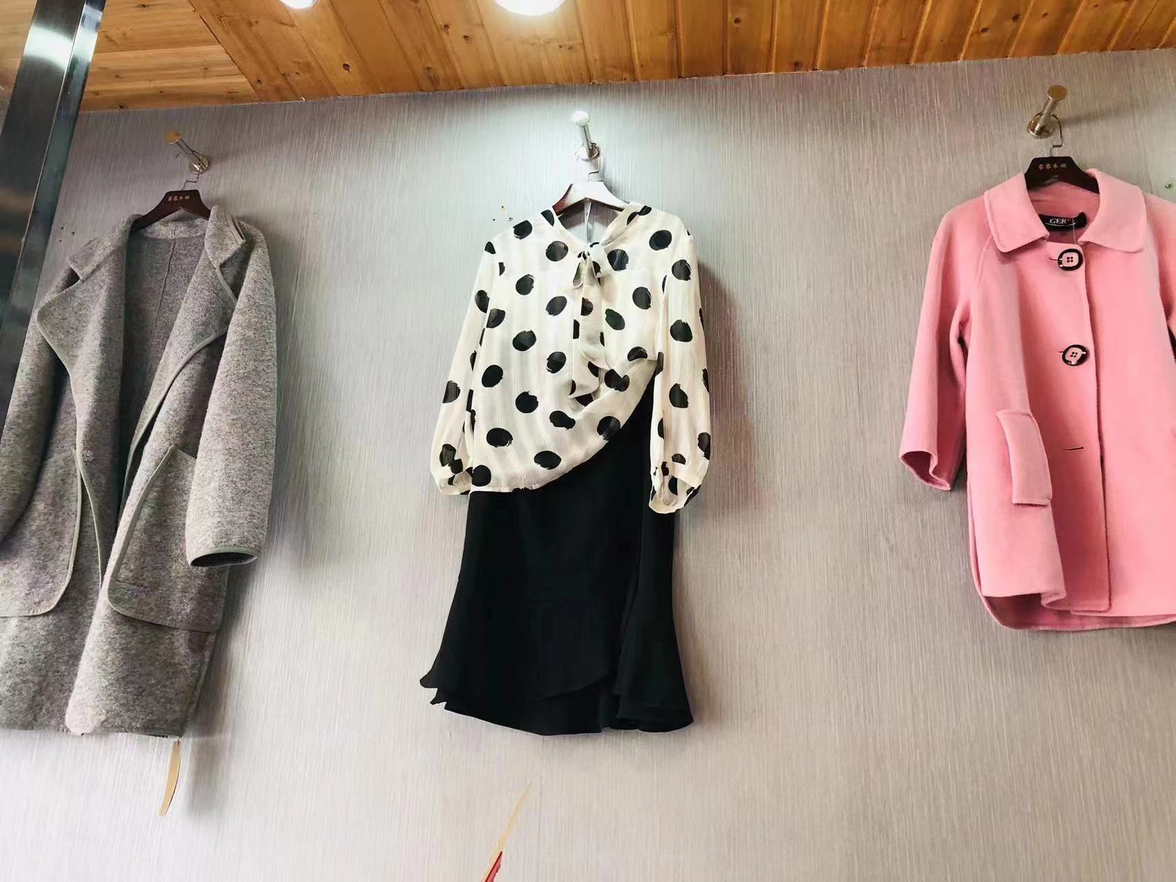 昭通一家开在二楼的服装店,昭通西街最坑的服装店