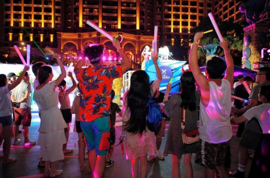 高三女生一边蹦迪一边写作业,高三女生蹦迪