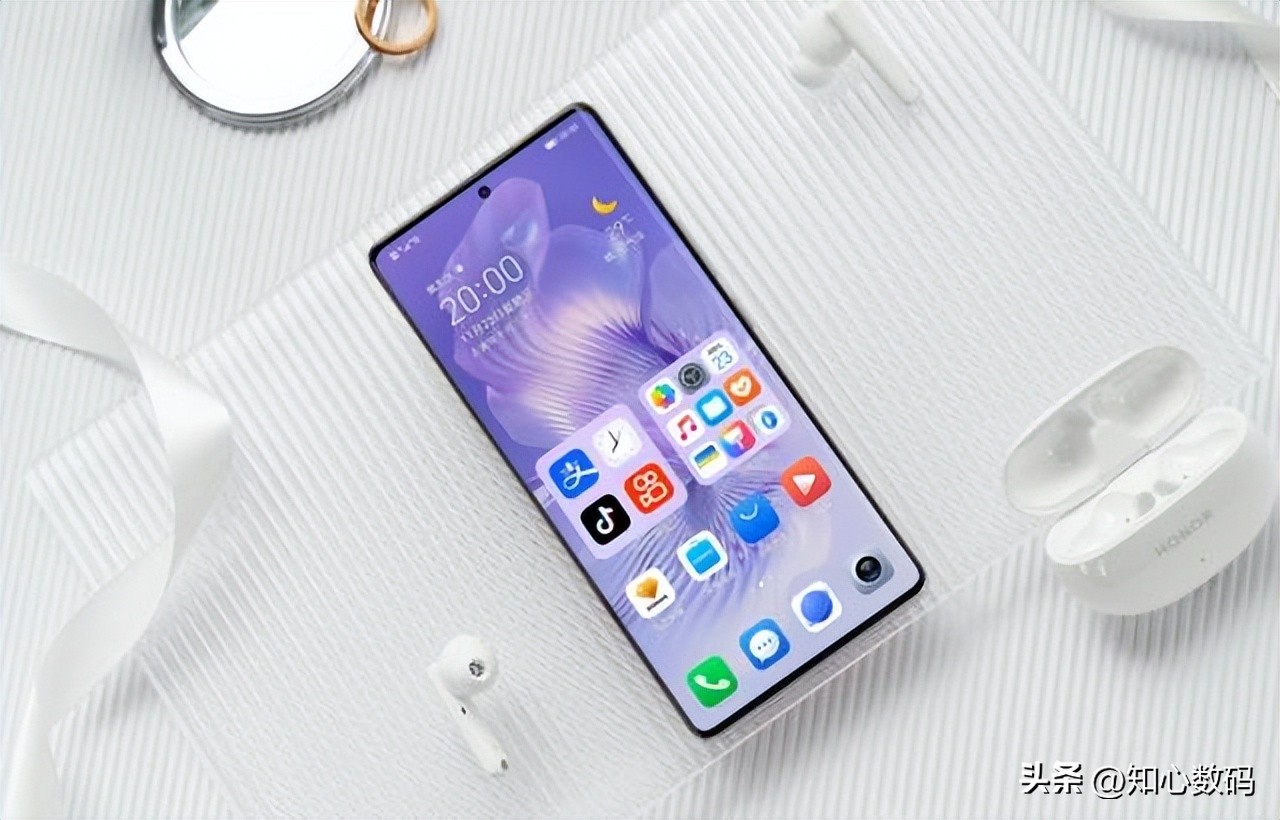 荣耀急眼了，荣耀80系列售价“大跳水”，还不买？