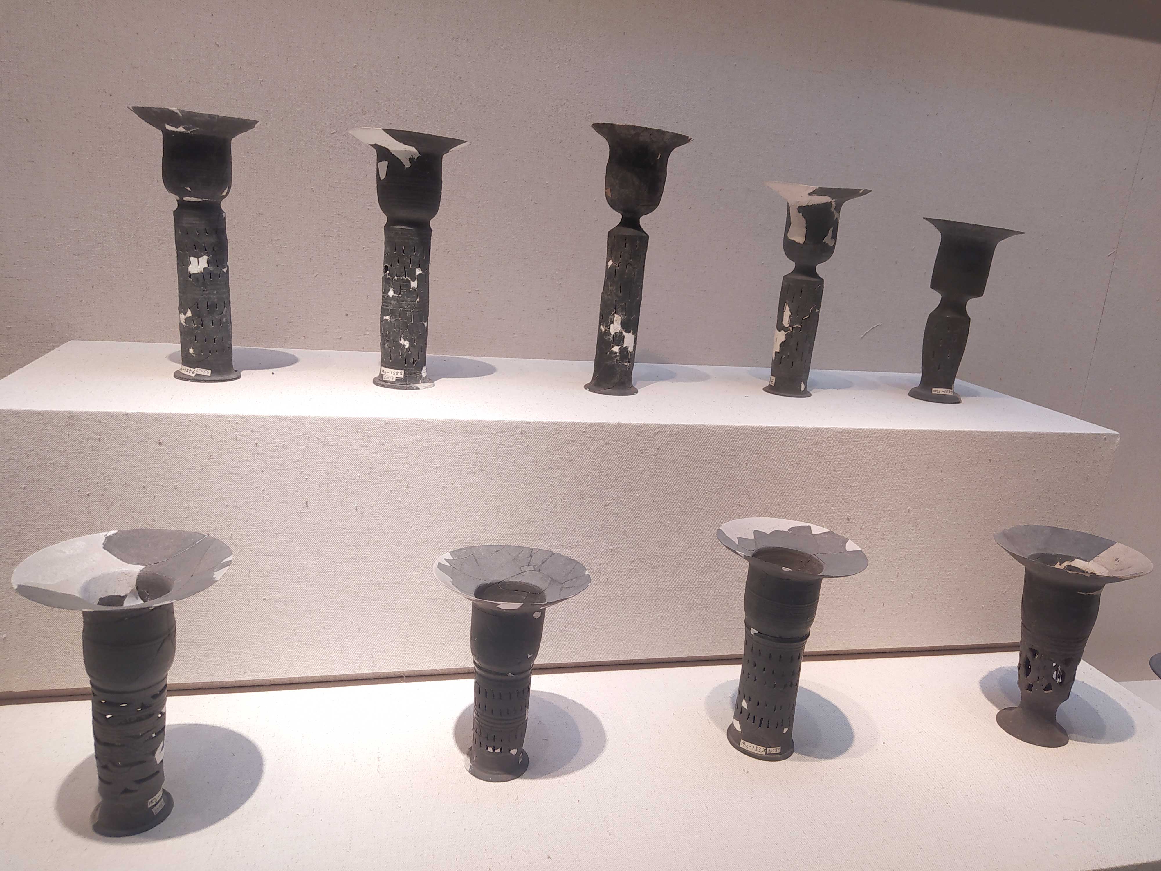 薄如纸的蛋壳黑陶,薄如纸的国宝蛋壳黑陶