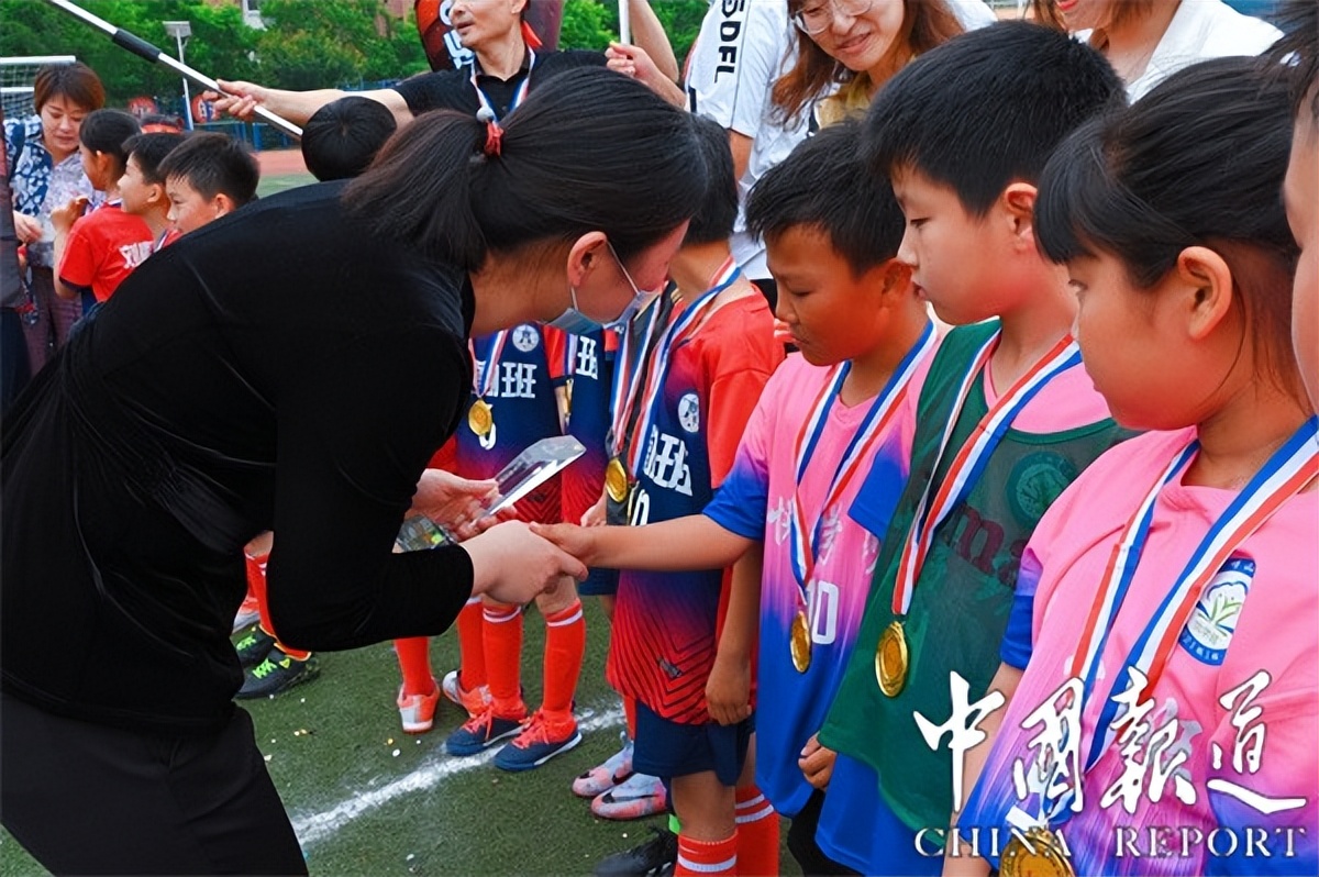 青岛香江路第一小学校长杯足球赛,青岛崂山区育才学校足球队